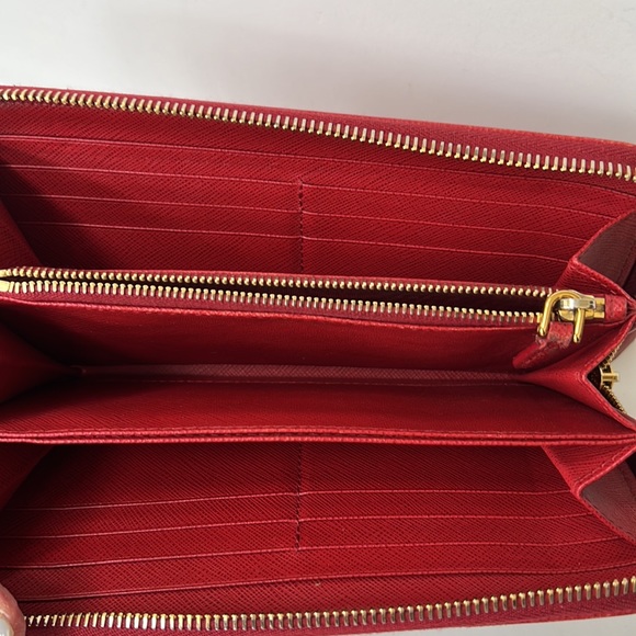 Prada Wallet - Picture 8 of 11